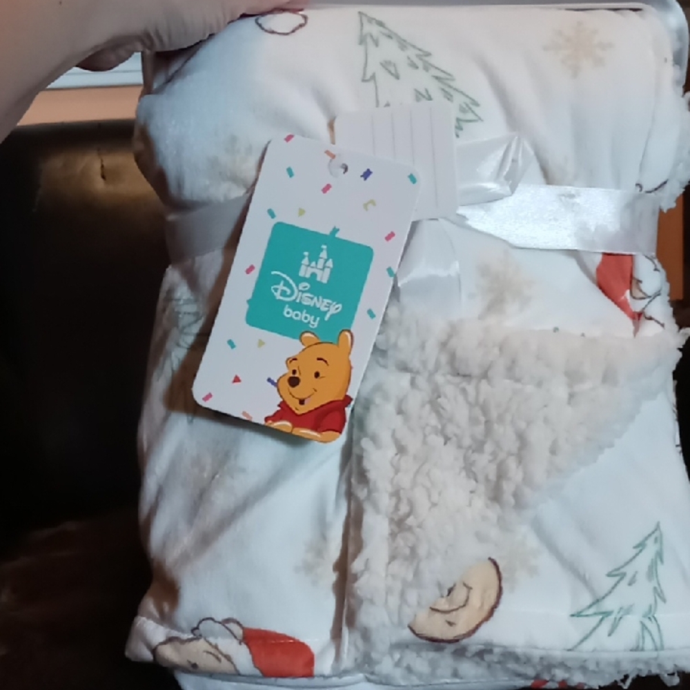 Disney Baby Xmas White and Red Pooh Blanket